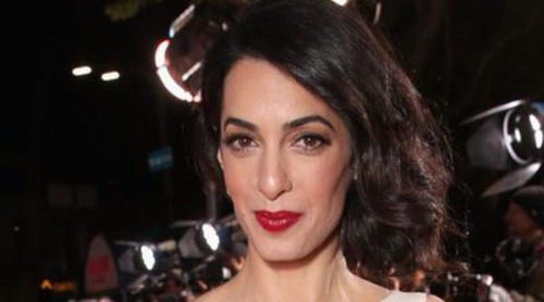 Una mujer, dos vestidos: Amal Alamuddin, adicta a las flores bordadas de Giambattista Valli