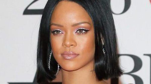 Rihanna y Manolo Blahnik lanzan su colección de zapatos 'Denim Desserts'