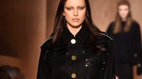 Givenchy sorprende con una magia tribal en la Paris Fashion Week otoño/invierno 2016/2017