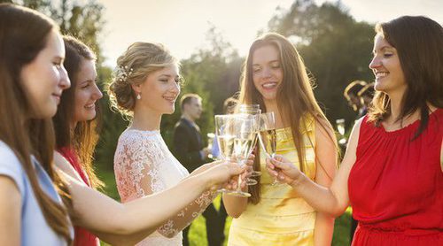 Cómo vestirse para ir a una boda de tarde en otoño