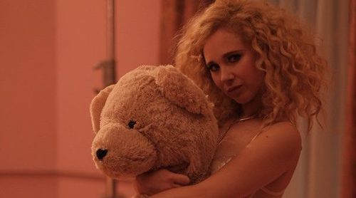 Juno Temple hace de chica buena y chica mala en la Navidad 2016 de Agent Provocateur