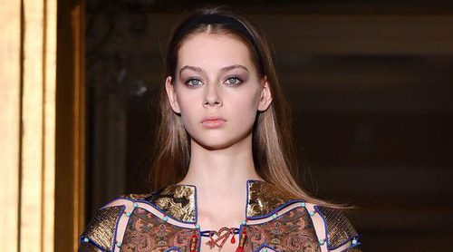 Schiaparelli abre la Semana de la Alta Costura de París con candados, dragones y langostas