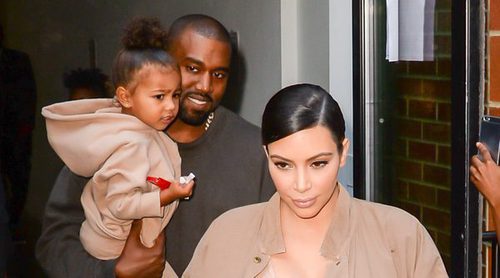 Kim Kardashian y Kanye West se lanzan al diseño de ropa infantil con su hija North West como modelo