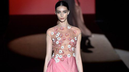 Hannibal Laguna convierte la pasarela en un jardín floral con la colección otoño/invierno 2017/2018 de Madrid Fashion Week