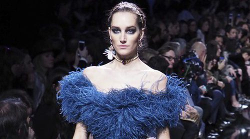 Encajes, transparencias y misterio en la colección de Elie Saab para Paris Fashion Week