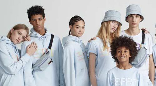 El estilo navy impera en la colección Esprit by Opening Ceremony de esta primavera 2017