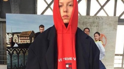 Tommy Hilfiger se ha unido a Vetements para lanzar una colección para la primavera/verano 2018