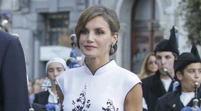 La Reina Letizia conquista los Premios Princesa de Asturias 2017 con un look oriental de Felipe Varela