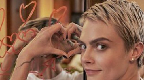 Cara Delevingne imagen de las nuevas Puma Suede Bow Valentine