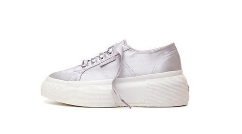 La línea de calzado Superga presenta sus nuevas plataforma UP5 de 7 cm de mujer