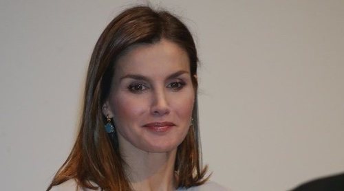 El guiño solidario del look de la Reina Letizia: el secreto tras unos pendientes