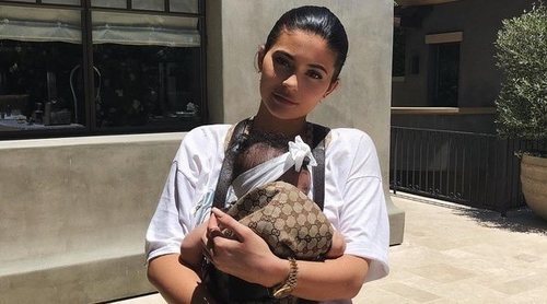 Kylie Jenner siempre a la última: Así es el portabebés de Stormi firmado por Gucci