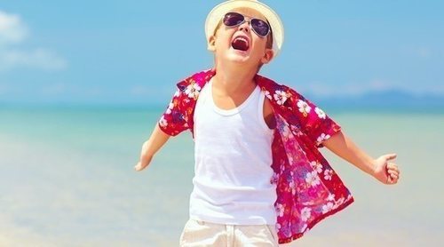 Cómo vestir a los niños contra el calor en verano