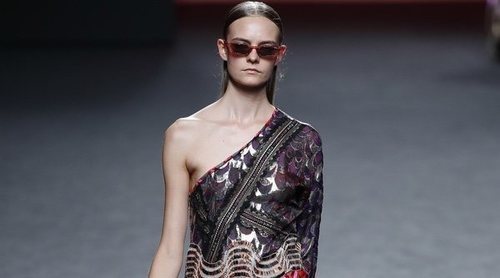 Custo Barcelona juega con las texturas en su primavera/verano 2019 en Madrid Fashion Week