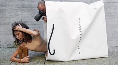 Victoria Beckham celebra los 10 años de su marca de una forma muy curiosa