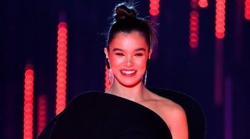 Los 9 looks de Hailee Steinfeld para presentar los MTV EMAs 2018