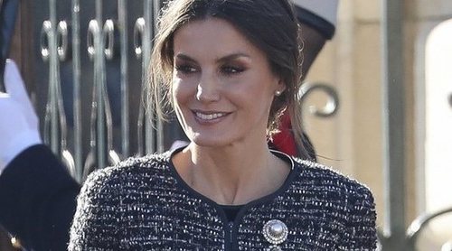 La Reina Letizia estrena un nuevo Felipe Varela y rescata un viejo broche en la Pascua Militar 2019