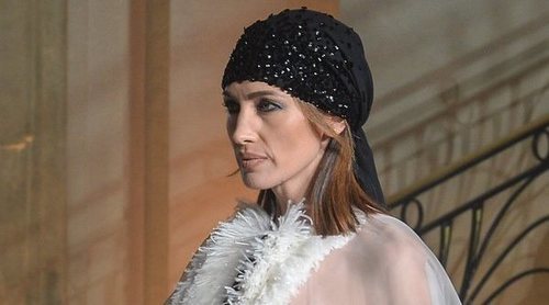 Nieves Álvarez sorprende en la pasarela de Stephane Rolland en París