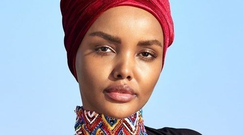 Halima Aden hace historia al ser la primera modelo que posa con burkini en Sports Illustrated