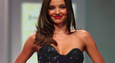 Miranda Kerr deslumbra sobre la pasarela con las propuestas primavera/verano 2013 de David Jones