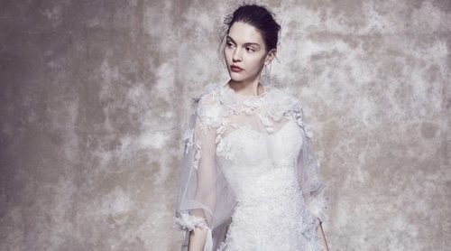 Flores, encaje y transparencias: la nueva colección nupcial de Marchesa