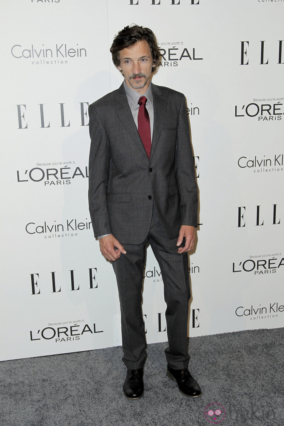 John Hawkes en la fiesta 'Women in Hollywood' de ELLE