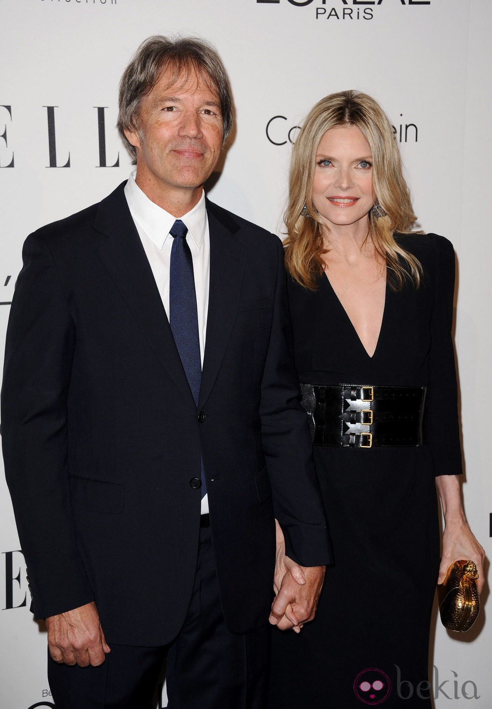 David E. Kelley y Michelle Pfeiffer en la fiesta 'Women in Hollywood' de ELLE