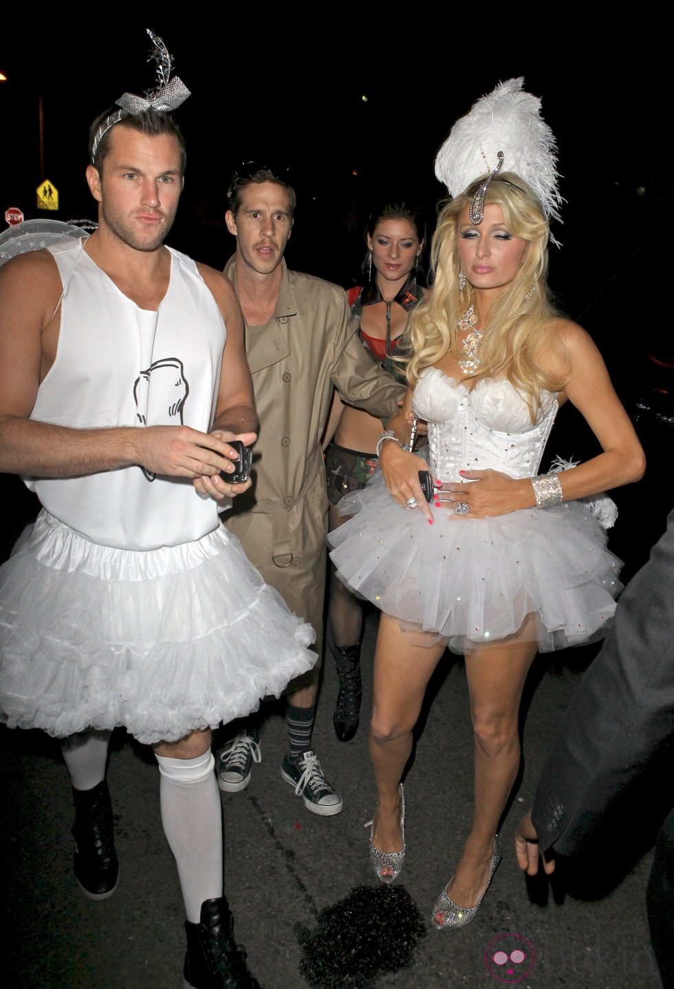 Disfraces sexys para Halloween: Paris Hilton y Doug Reinhardt de vedette en 2009