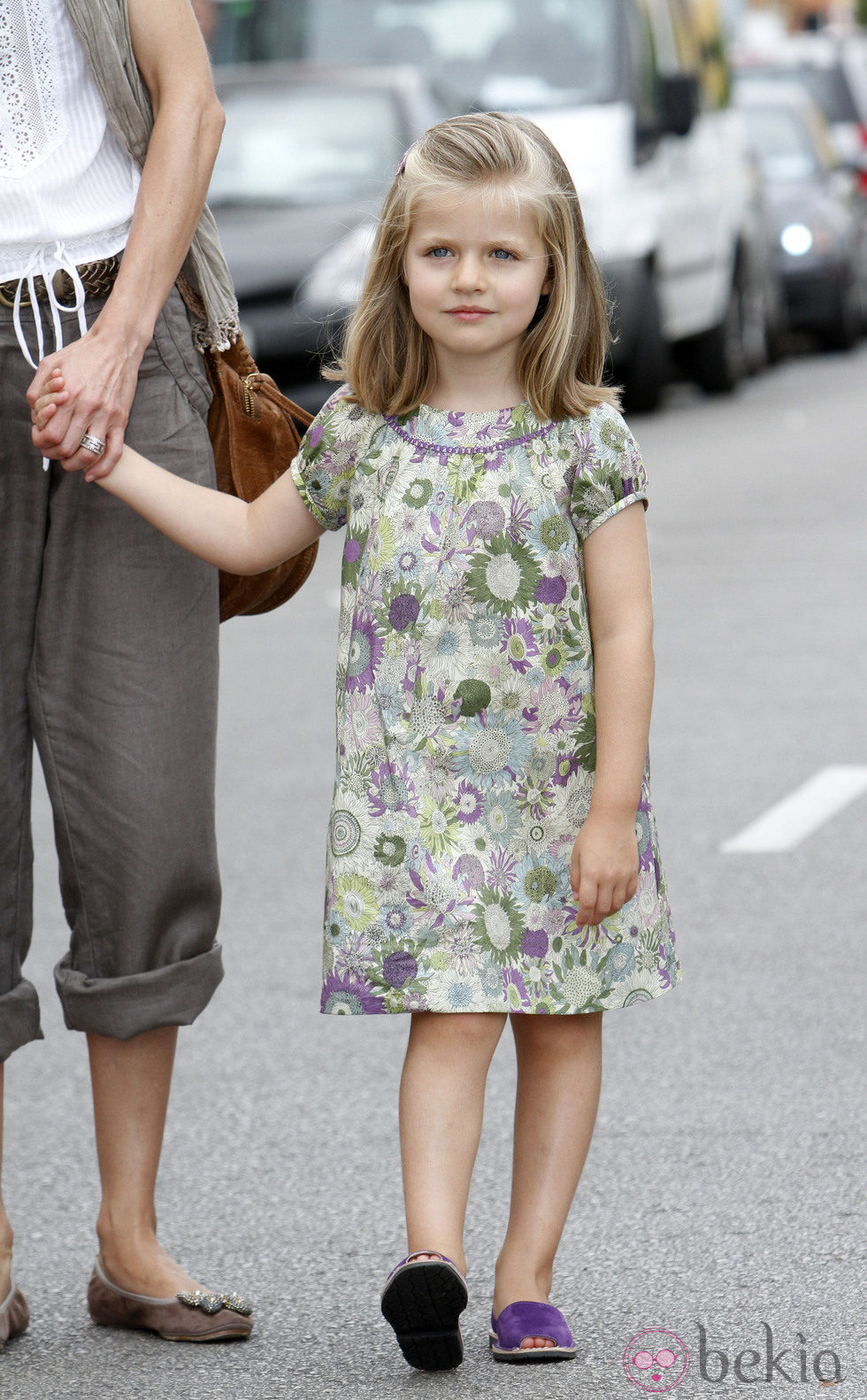 La Infanta Leonor con un vestido de flores verdes