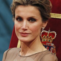 Los pendientes y el maquillaje de doña Letizia en los Premios Príncipe de Asturias 2011