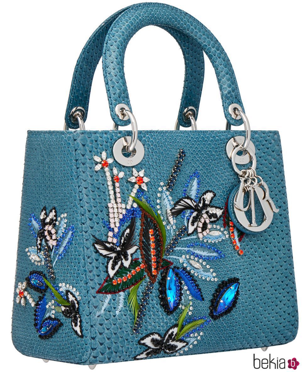 Bolso azul bordado de la colección Lady 2017 de Dior