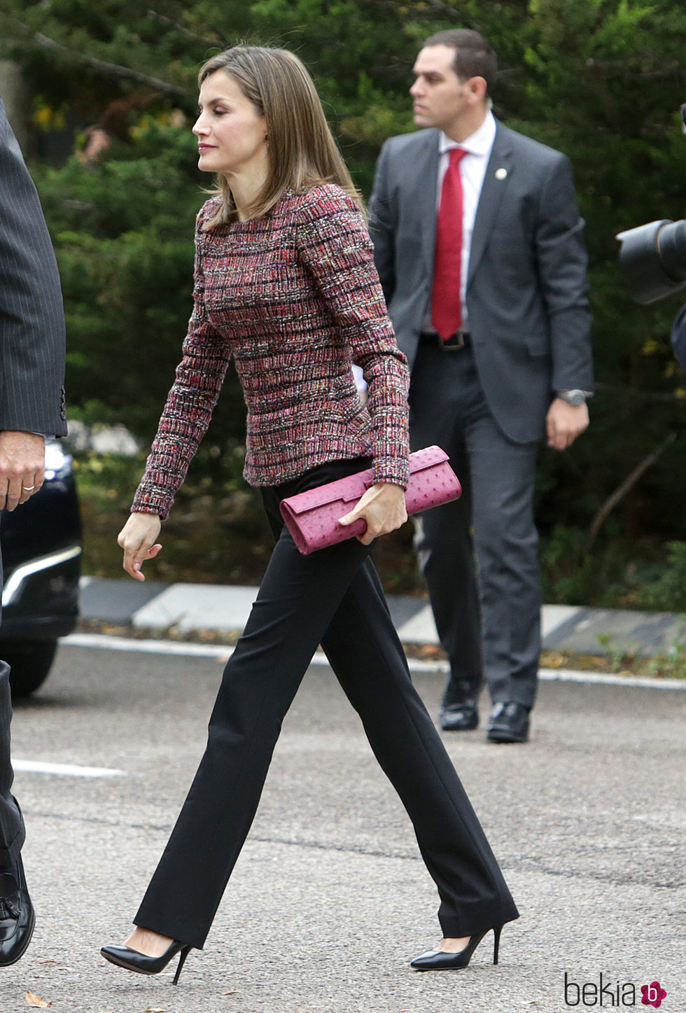 La Reina Letizia con un top de tweed en el 50º aniversario de la Conferencia Episcopal Española