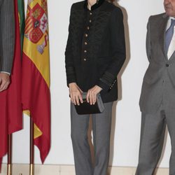 La Reina Letizia con un look militar en la Fundación Champalimaud en Portugal