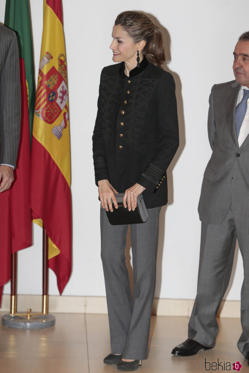 La Reina Letizia con un look militar en la Fundación Champalimaud en Portugal