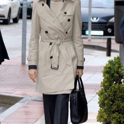 La Reina Letizia con un trench de Burberry en el 70 aniversario de Unicef