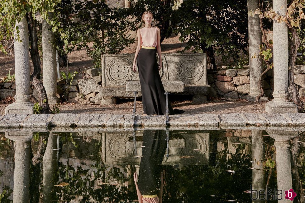 Vestido bicolor de Dolores Promesas primavera/verano 2017