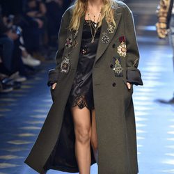 Abrigo de paño oversize de Dolce & Gabbana otoño/invierno 2017/2018 en la Milán Fashion Week