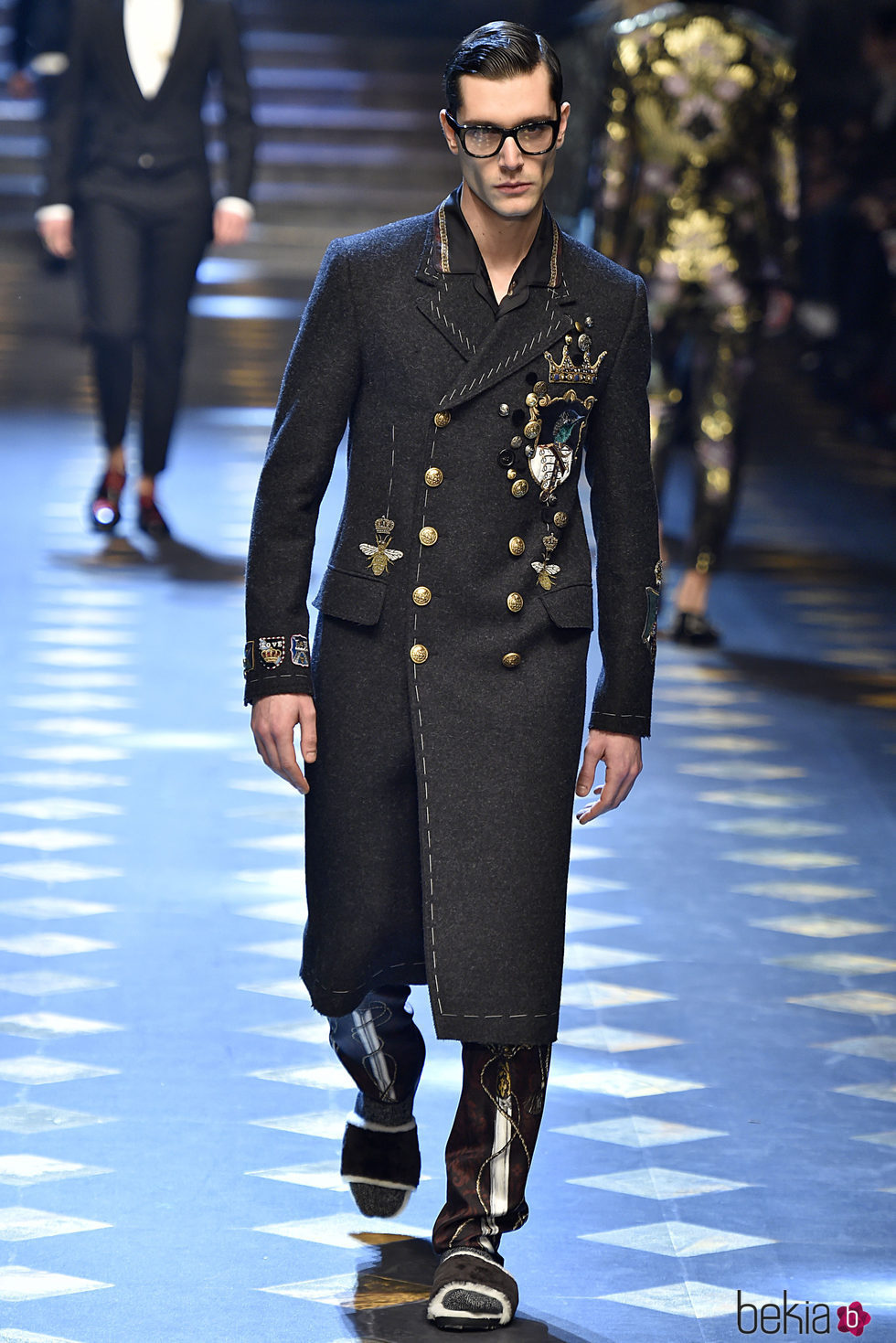 Abrigo de estilo militar de Dolce & Gabbana otoño/invierno 2017/2018 en la Milán Fashion Week