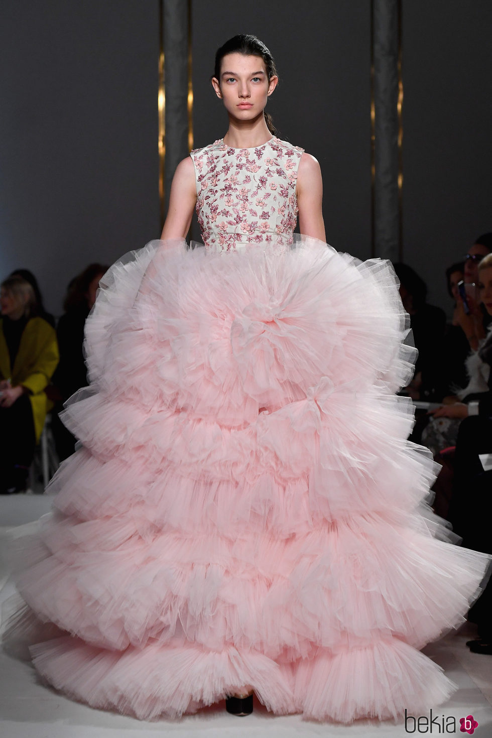 Vestido voluminoso de Giambattista Valli primavera/verano 2017 en la Semana de la Alta Costura de París