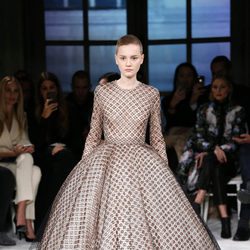 Desfile de Giambattista Valli en la Semana de la Alta Costura de París primavera/verano 2017