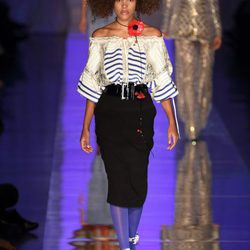 Camisa de escote bardot de Jean Paul Gaultier primavera/verano 2017 en la Semana de la Alta Costura de París