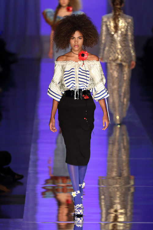 Camisa de escote bardot de Jean Paul Gaultier primavera/verano 2017 en la Semana de la Alta Costura de París