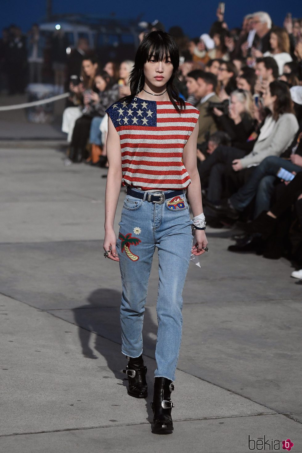 Camiseta con la bandera americana de Tommy Hilfiger y Gigi Hadid primavera/verano 2017