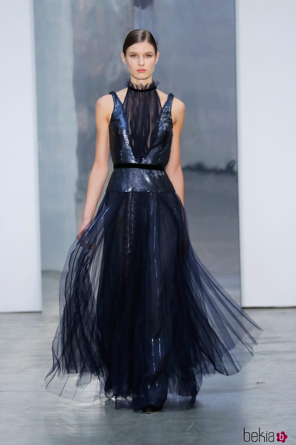 Vestido brilly de Carolina Herrera otoño/invierno 2017/2018 en la New York Fashion Week