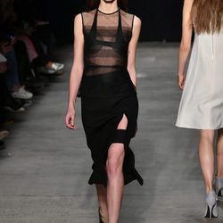 Camisa con transparencias de Narciso Rodriguez otoño/invierno 2017/2018 en la New York Fashion Week