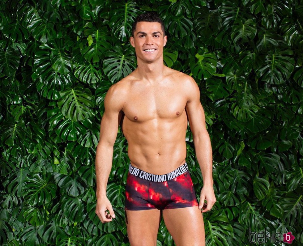 Cristiano Ronaldo con unos boxers estampados primavera/verano 2017 de CR7 Underwear