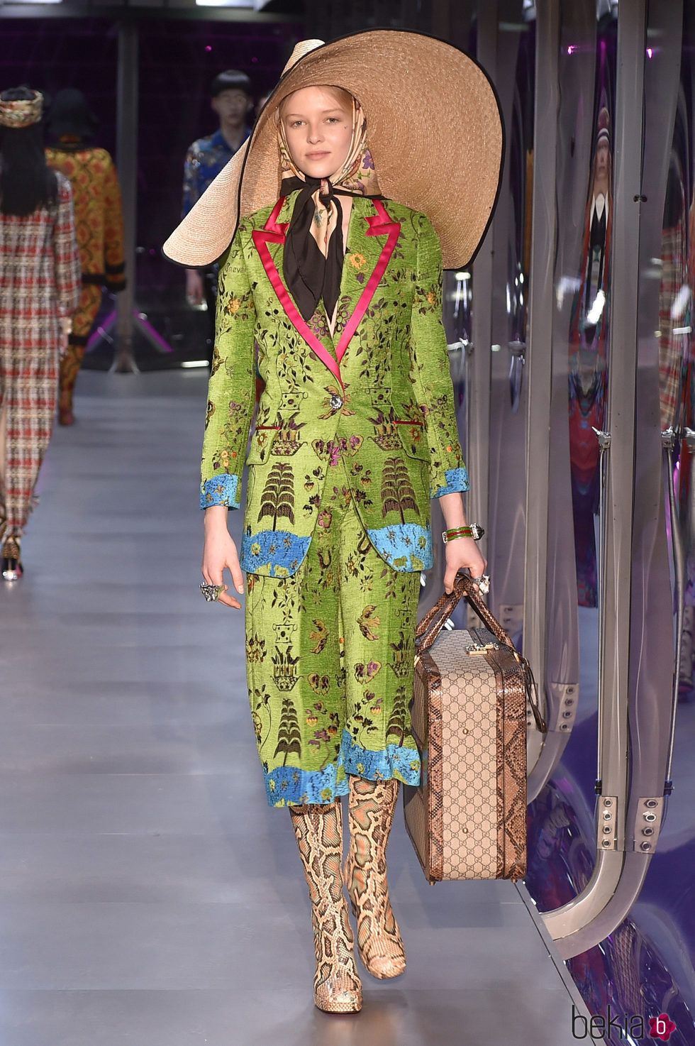 Traje verde floral de Gucci otoño/invierno 2017/2018 en la Milán Fashion Week