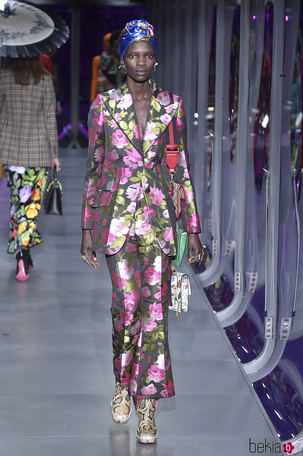 Traje de chaqueta de flores de Gucci otoño/invierno 2017/2018 en la Milán Fashion Week