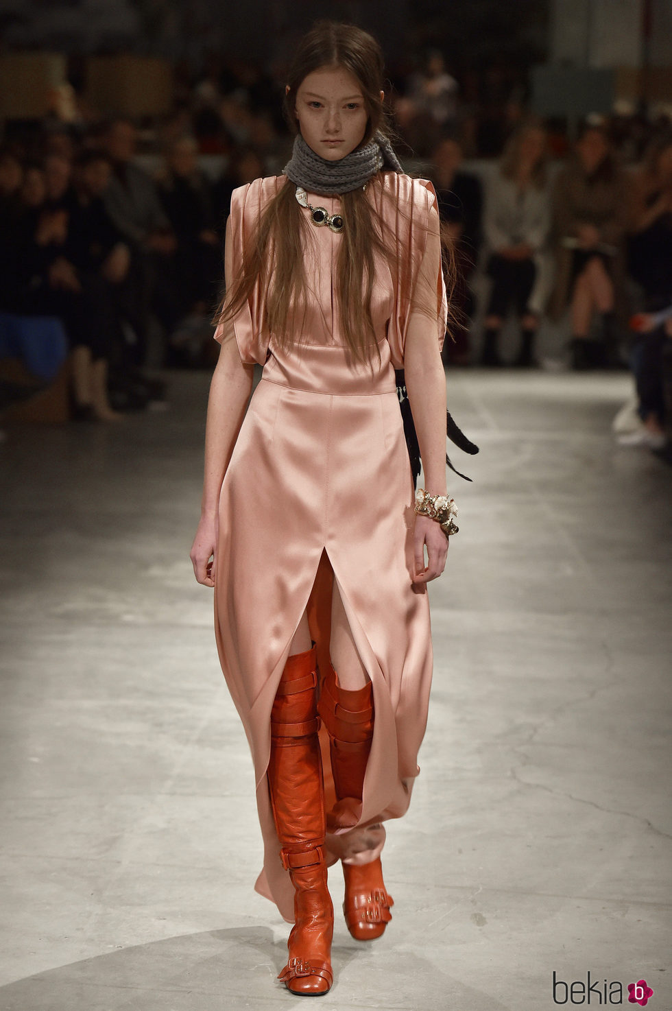 Vestido de seda de Prada otoño/invierno 2017/2018 en la Milán Fashion Week