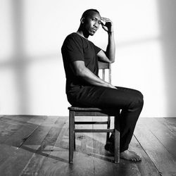 Mahershala Ali para Calvin Klein campaña primavera/verano 2017